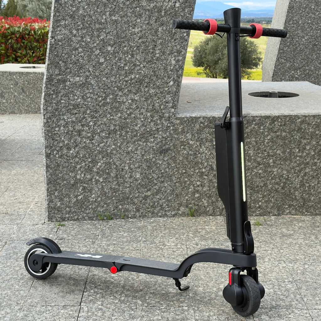 Patinete Eléctrico Plegable 25 km/h – Batería de Litio, Ligero y Portátil